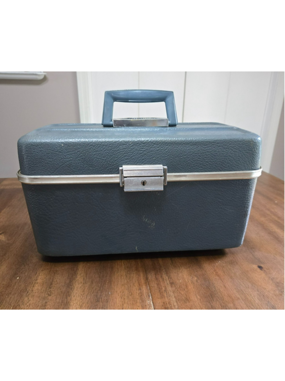 Vintage 1960s Towncraft JCPenney Blue Train Case Hard Shell Cosmetic Vanity Box